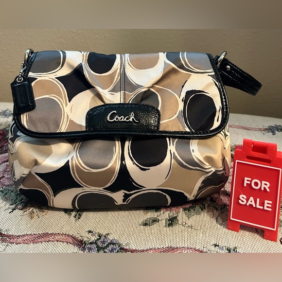 Coach Handbags - Coach clutch purse